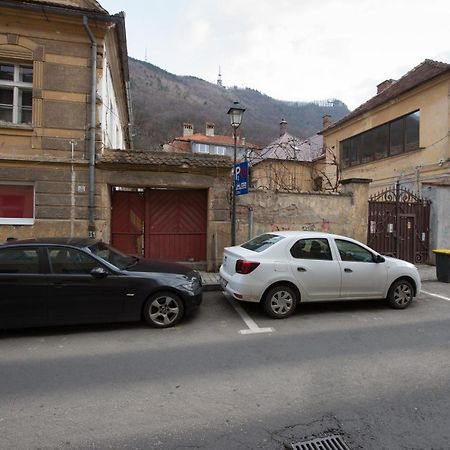 Charming Old Town Flat With Mountain View Apartment Brasov Bagian luar foto