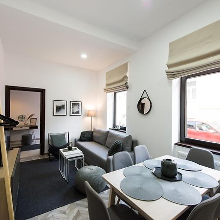 Charming Old Town Flat With Mountain View Apartment Brasov Bagian luar foto