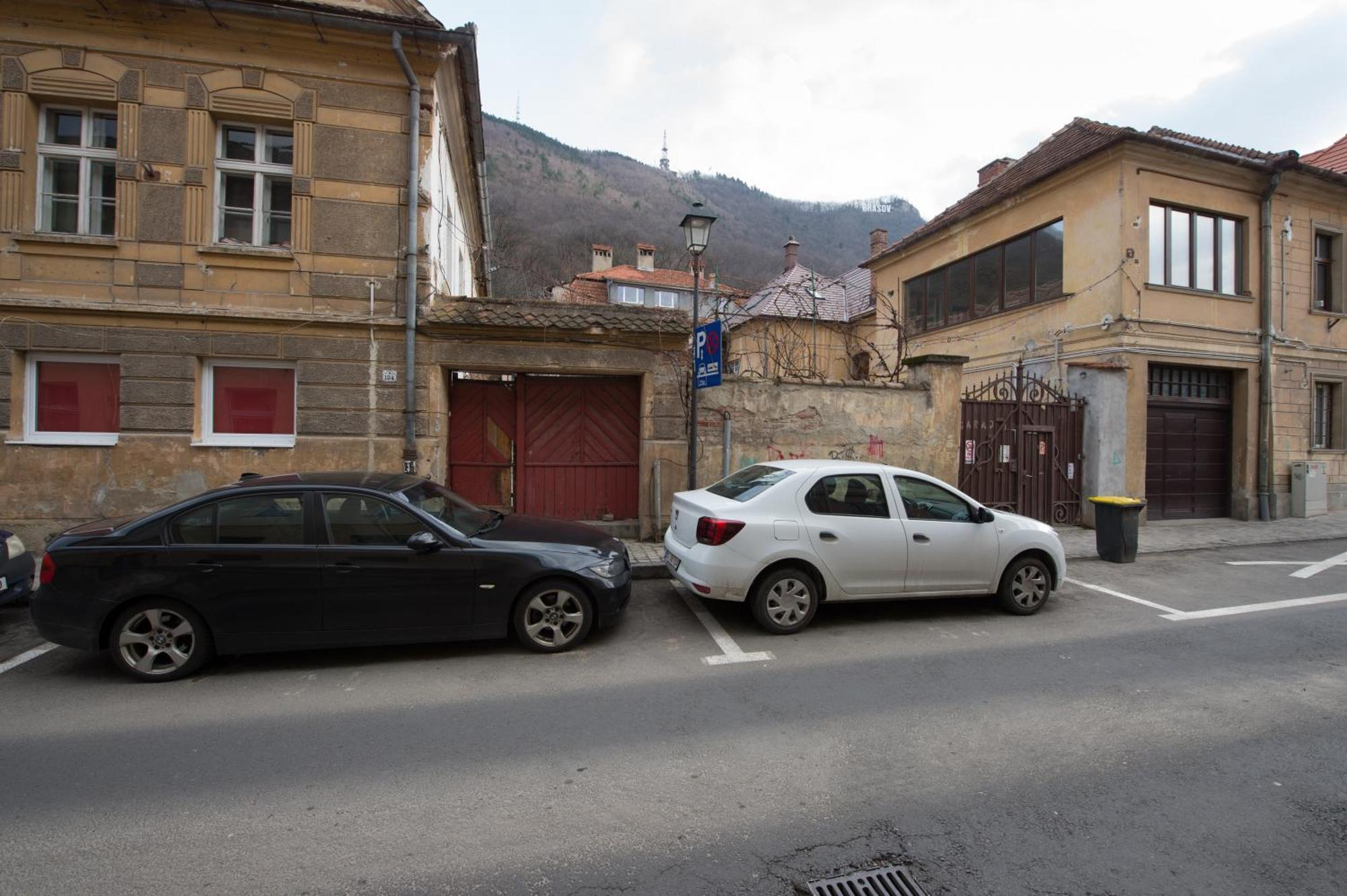 Charming Old Town Flat With Mountain View Apartment Brasov Bagian luar foto