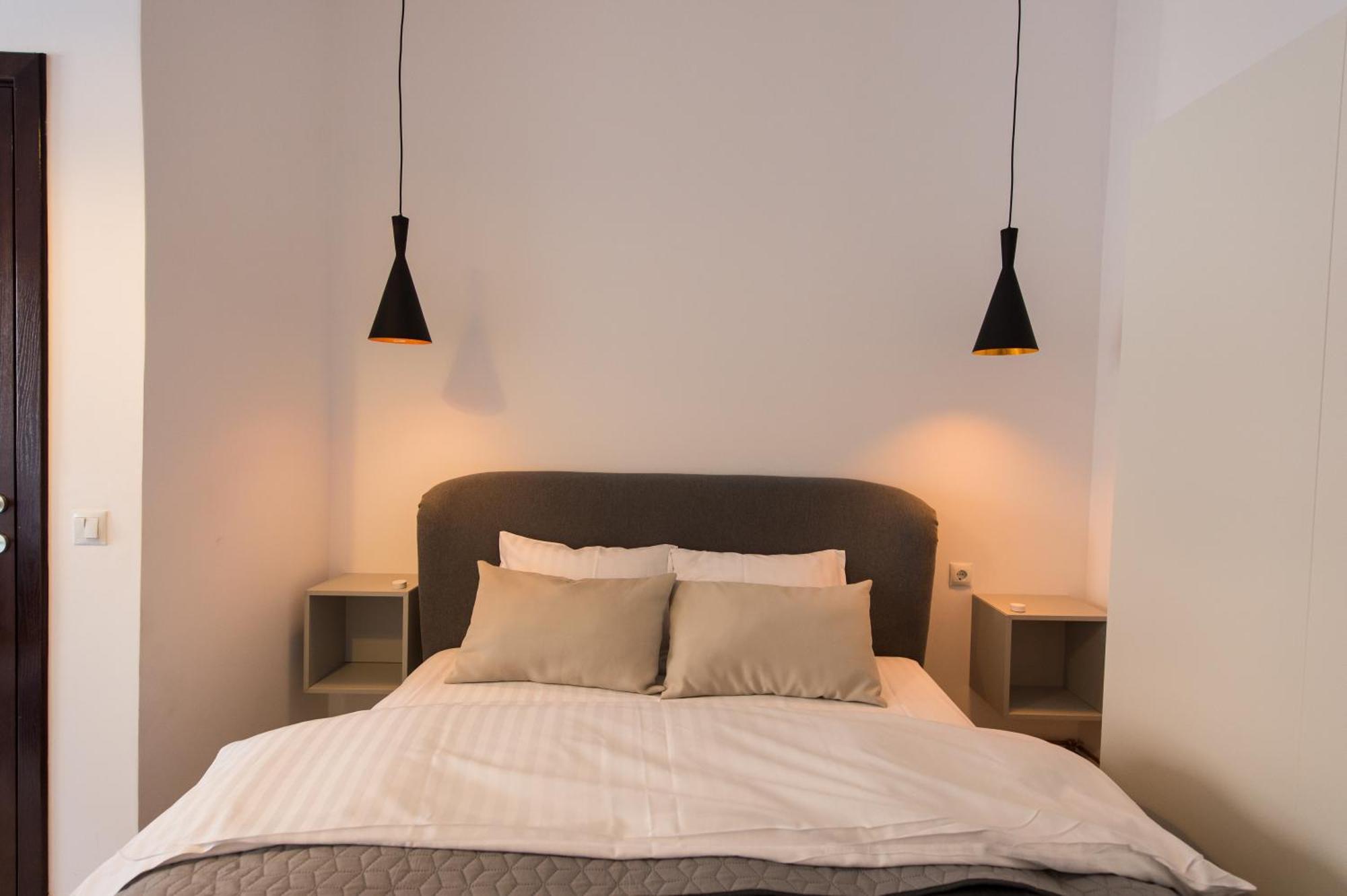 Charming Old Town Flat With Mountain View Apartment Brasov Bagian luar foto
