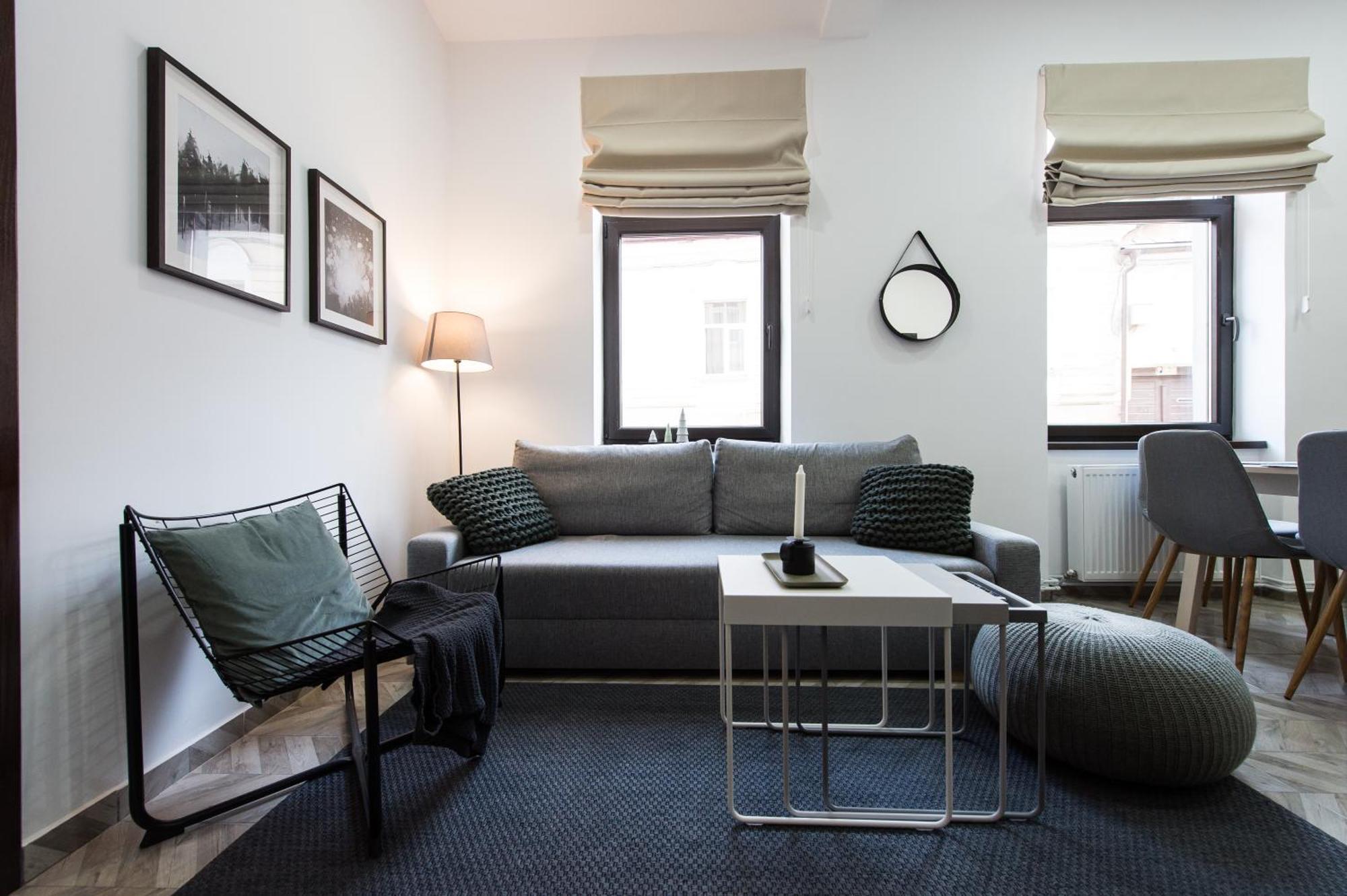 Charming Old Town Flat With Mountain View Apartment Brasov Bagian luar foto