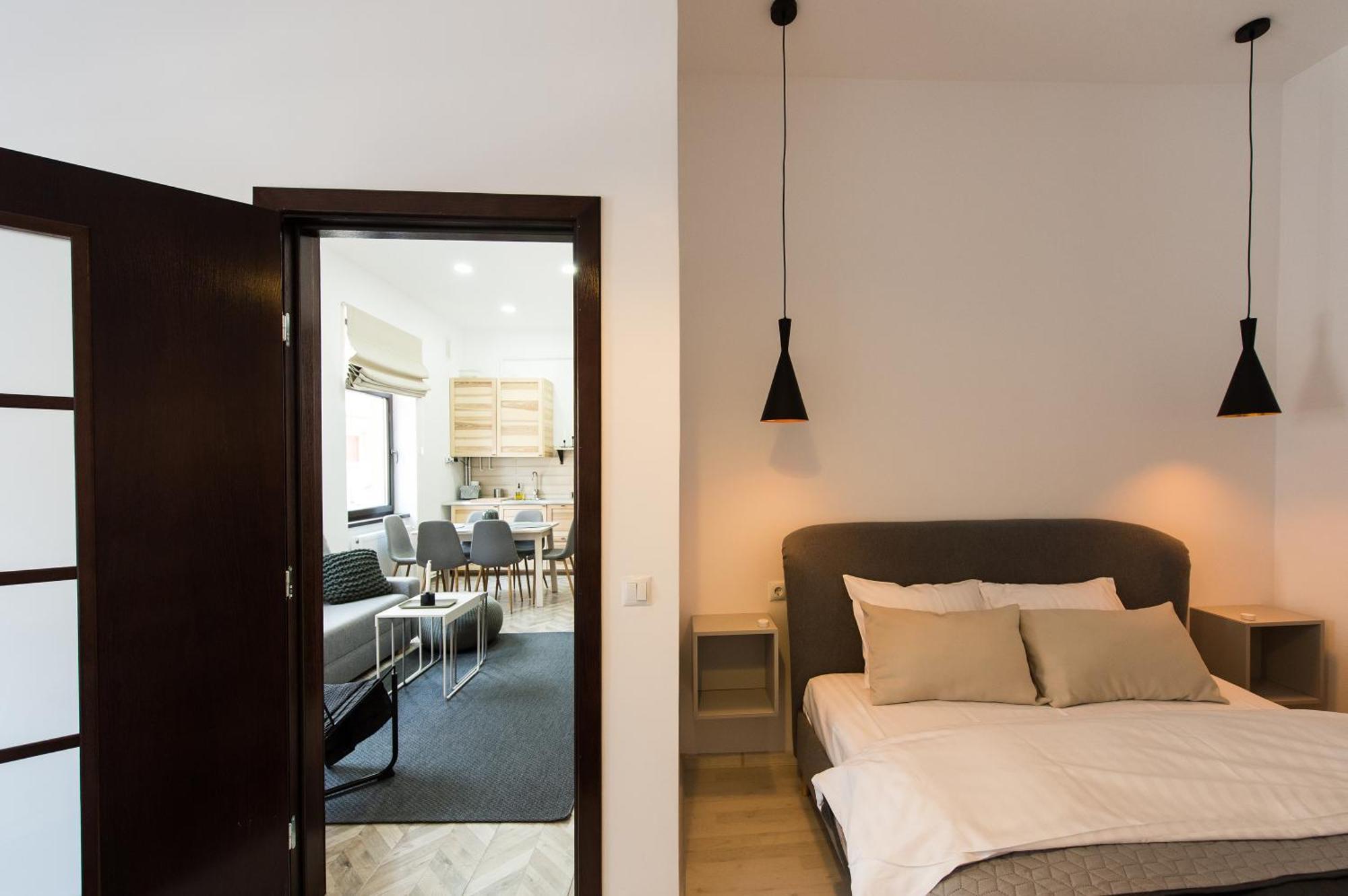 Charming Old Town Flat With Mountain View Apartment Brasov Bagian luar foto