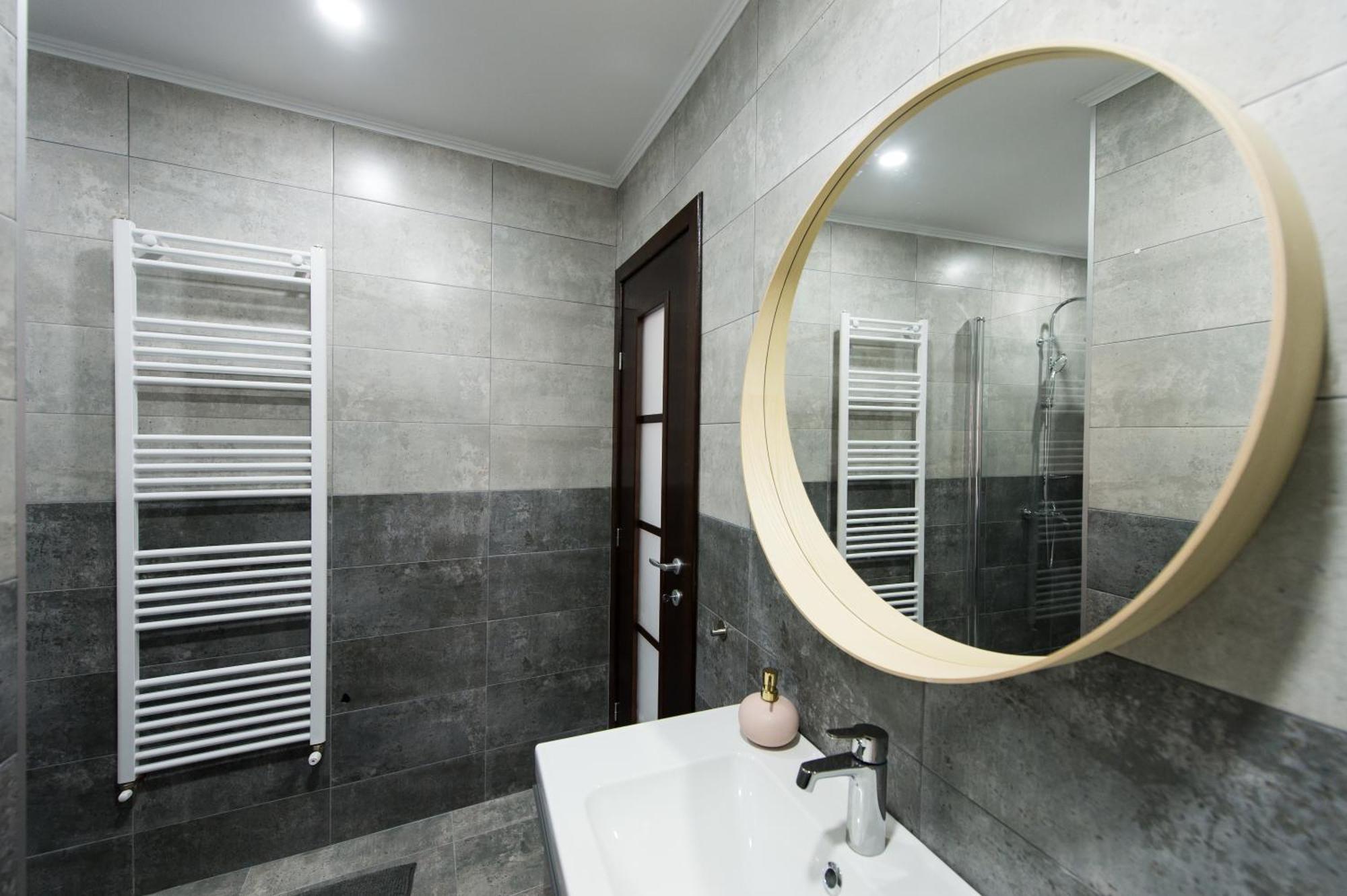 Charming Old Town Flat With Mountain View Apartment Brasov Bagian luar foto