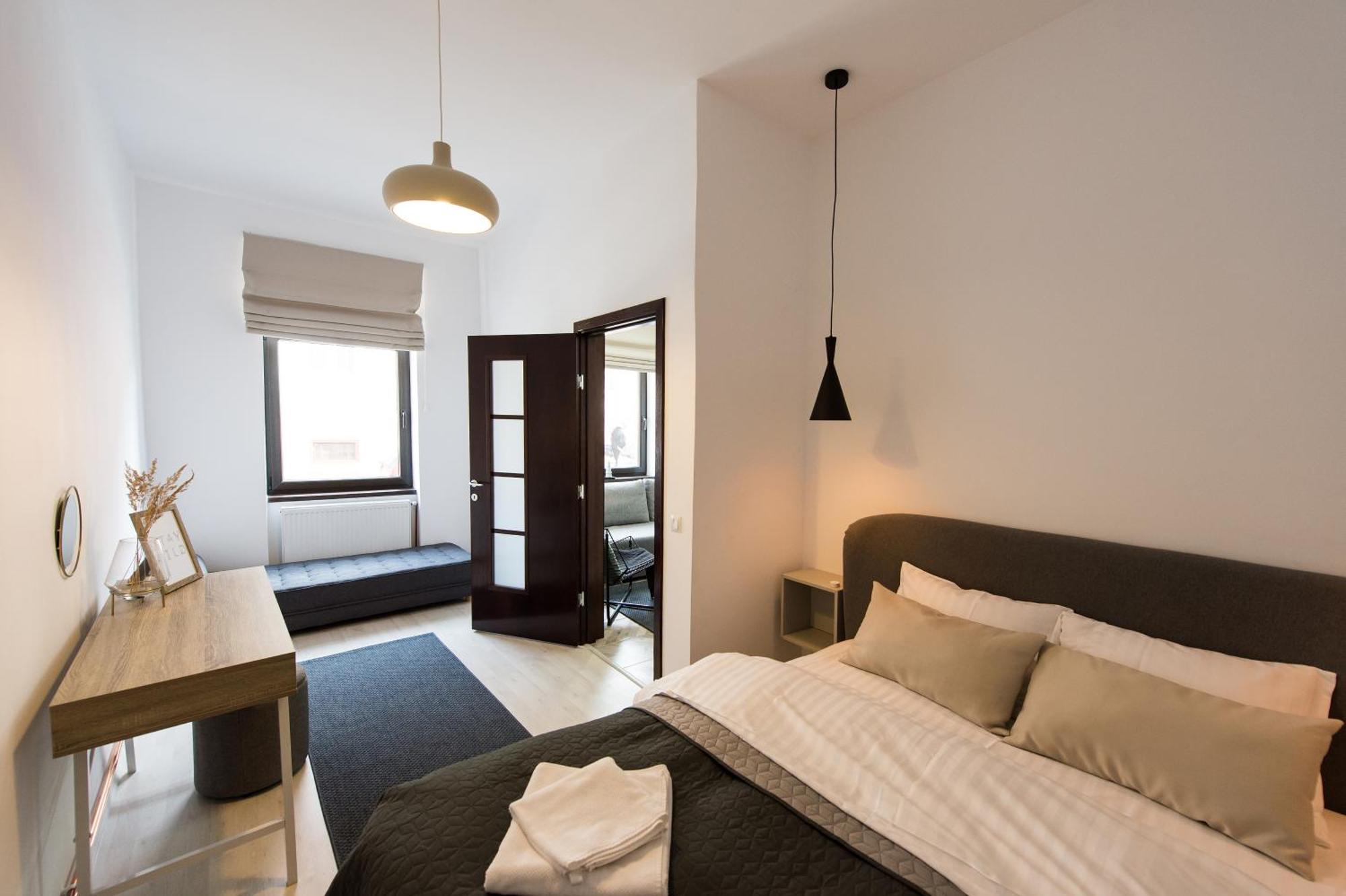 Charming Old Town Flat With Mountain View Apartment Brasov Bagian luar foto