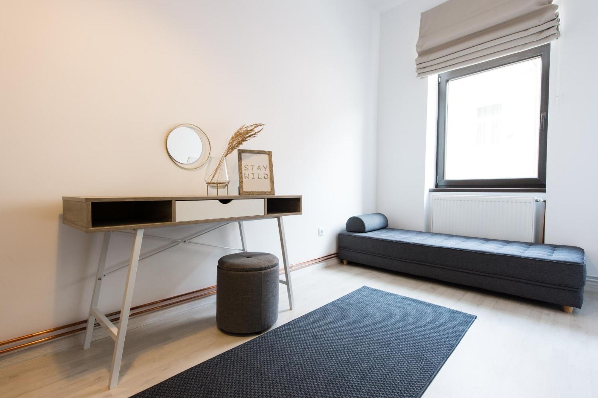 Charming Old Town Flat With Mountain View Apartment Brasov Bagian luar foto