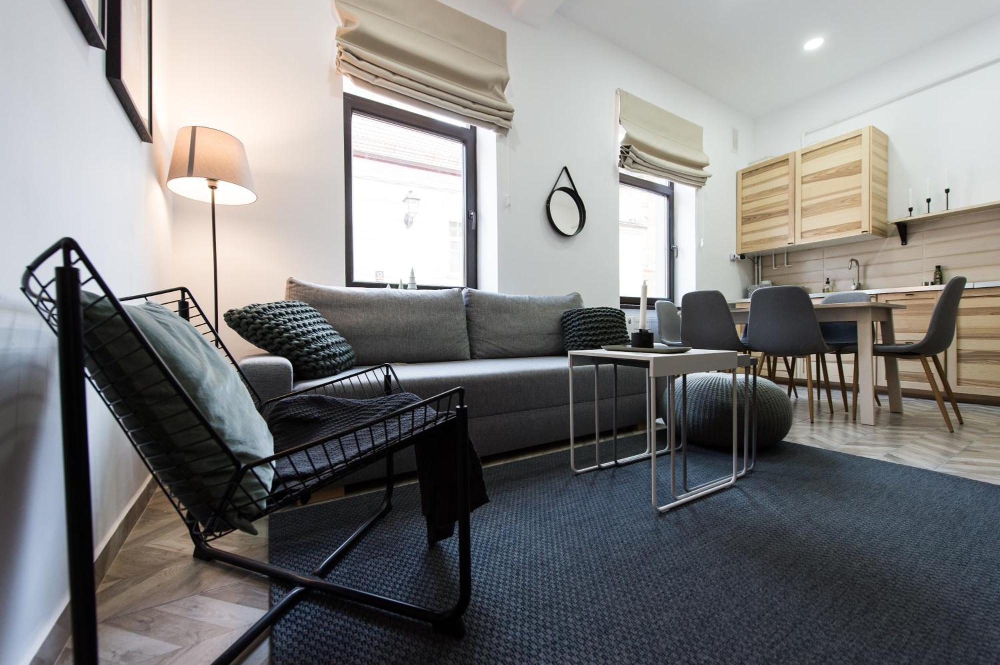 Charming Old Town Flat With Mountain View Apartment Brasov Bagian luar foto